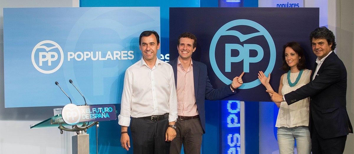Moragas i Levy (dreta), en l'acte de presentació del nou logo del Partit Popular