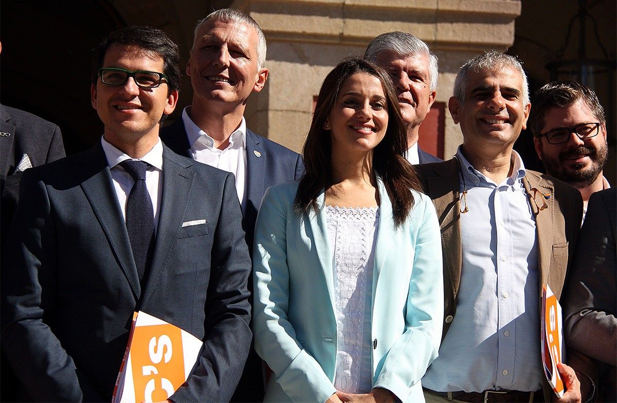 Inés Arrimadas, amb la resta de diputats de C's, al Parlament