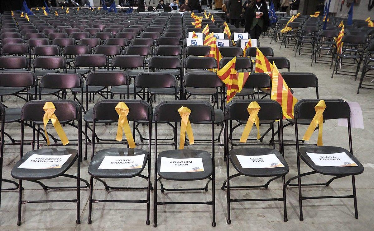 Seients buits pels candidats empresonats o exiliats a l'acte de Junts per Catalunya