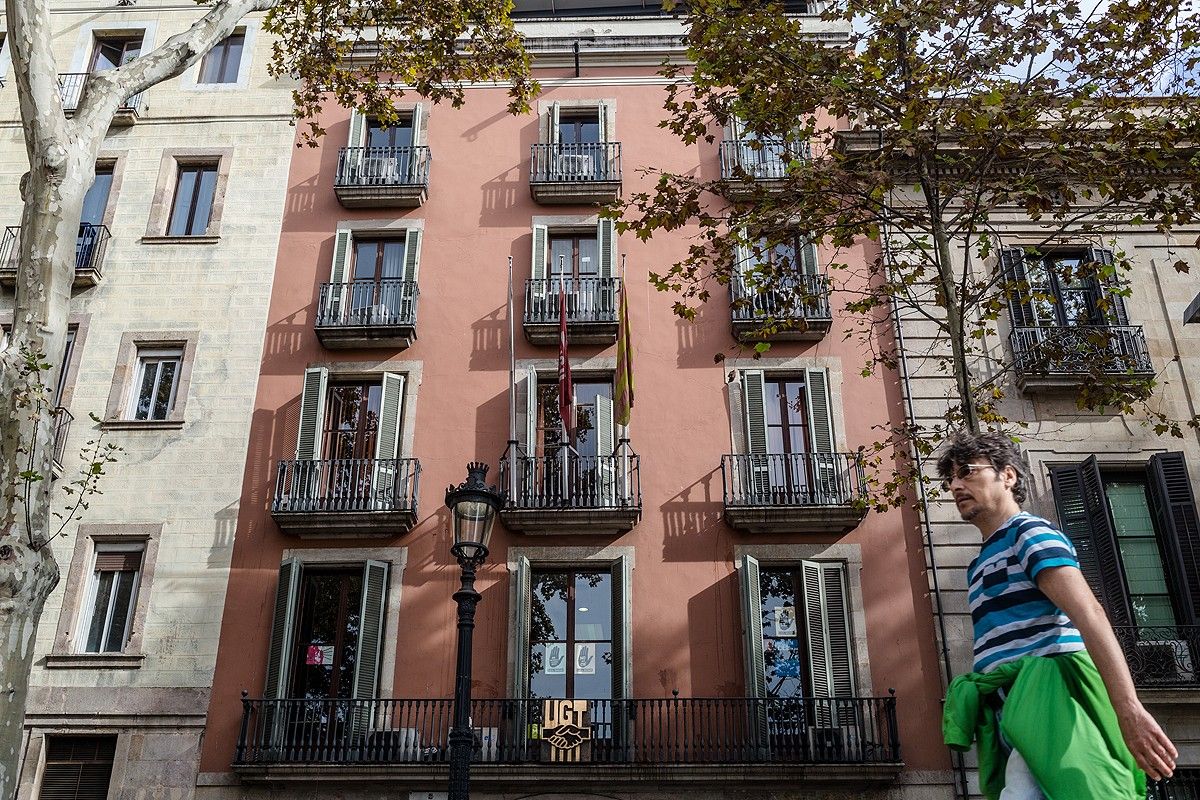 Façana de la seu del CADCI a la Rambla de Barcelona