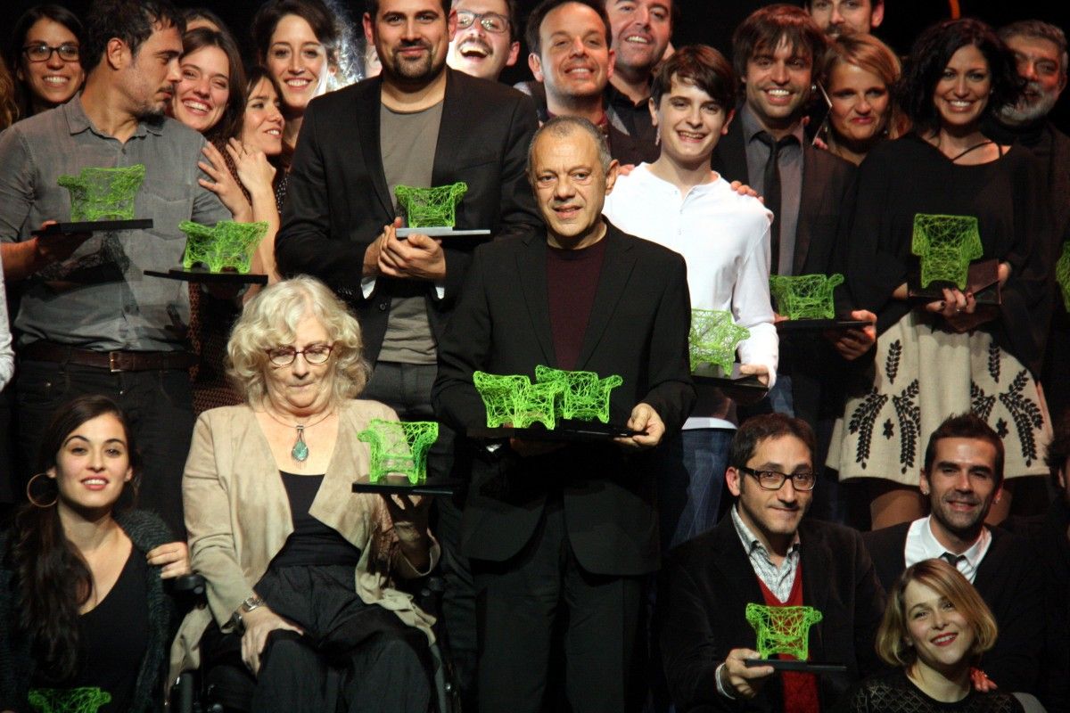 Foto dels premiats als Butaca amb Lluís Pasqual, director d'«El Rei Lear» al centre