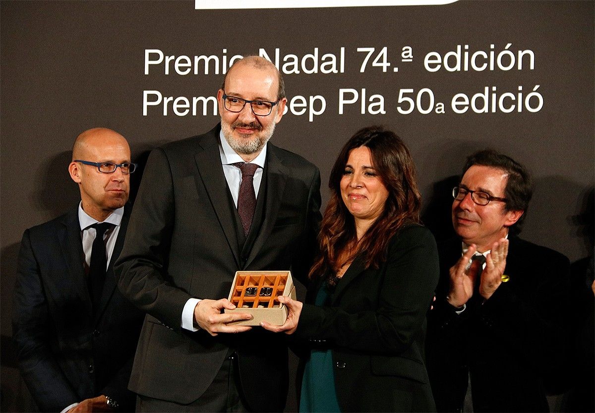 Antoni Bassas, rebent el premi Josep Pla