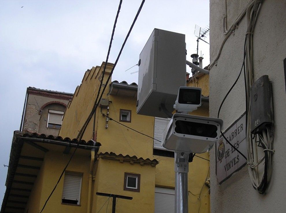 Les càmeres de l'entrada al barri vell de Ripoll pel carrer de les Vinyes