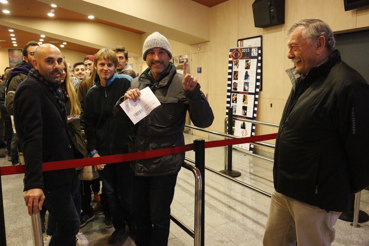 En Ramon i en Miquel Antolí, els primers en entrar en un cinema de Sabadell