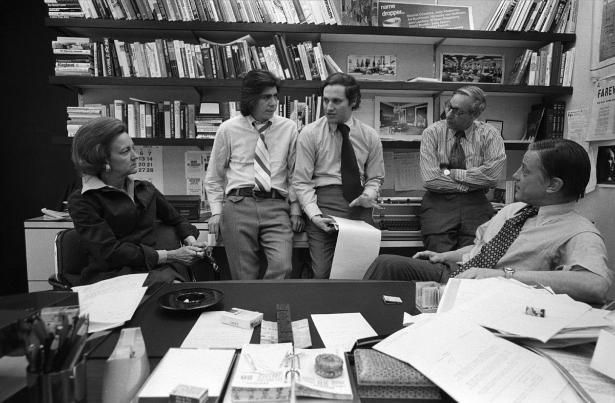 La icònica imatge de l'equip del «The Washington Post», amb Katharine Graham i Ben Bradle a les puntes