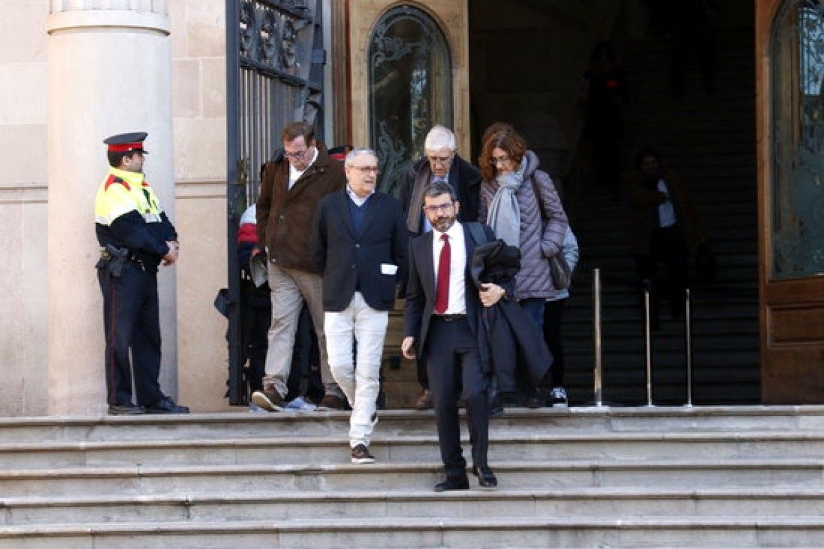 Francesc Sànchez, representant de CDC, amb l'advocat Xavier Melero i Daniel Osàcar, després de conèixer la sentència del Cas Palau