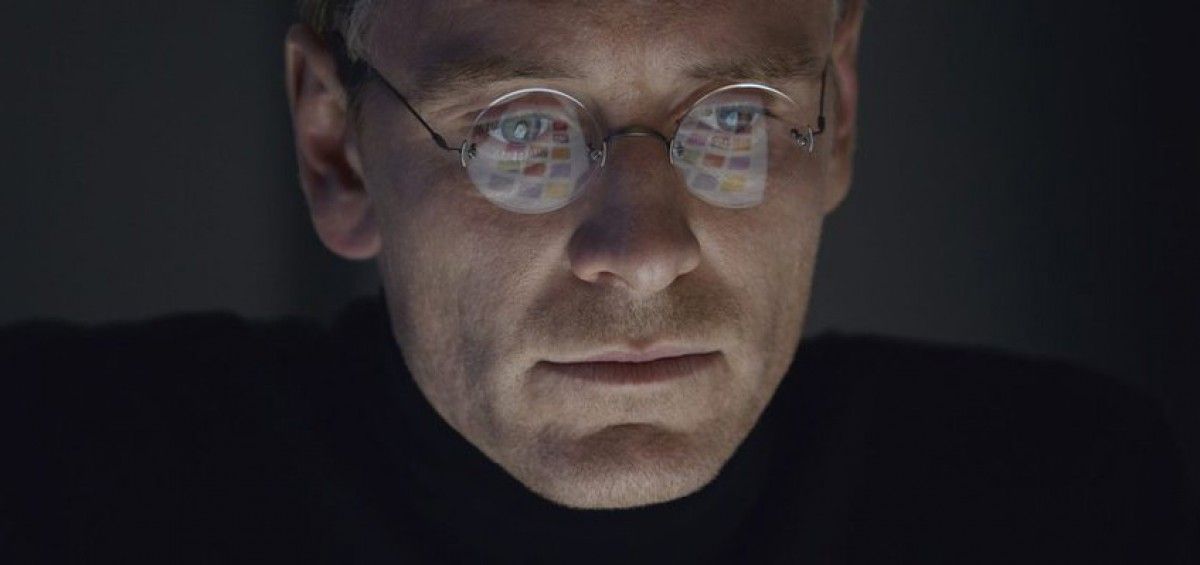 Fotograma del film amb Steve Jobs en una de les cèlebres presentacions