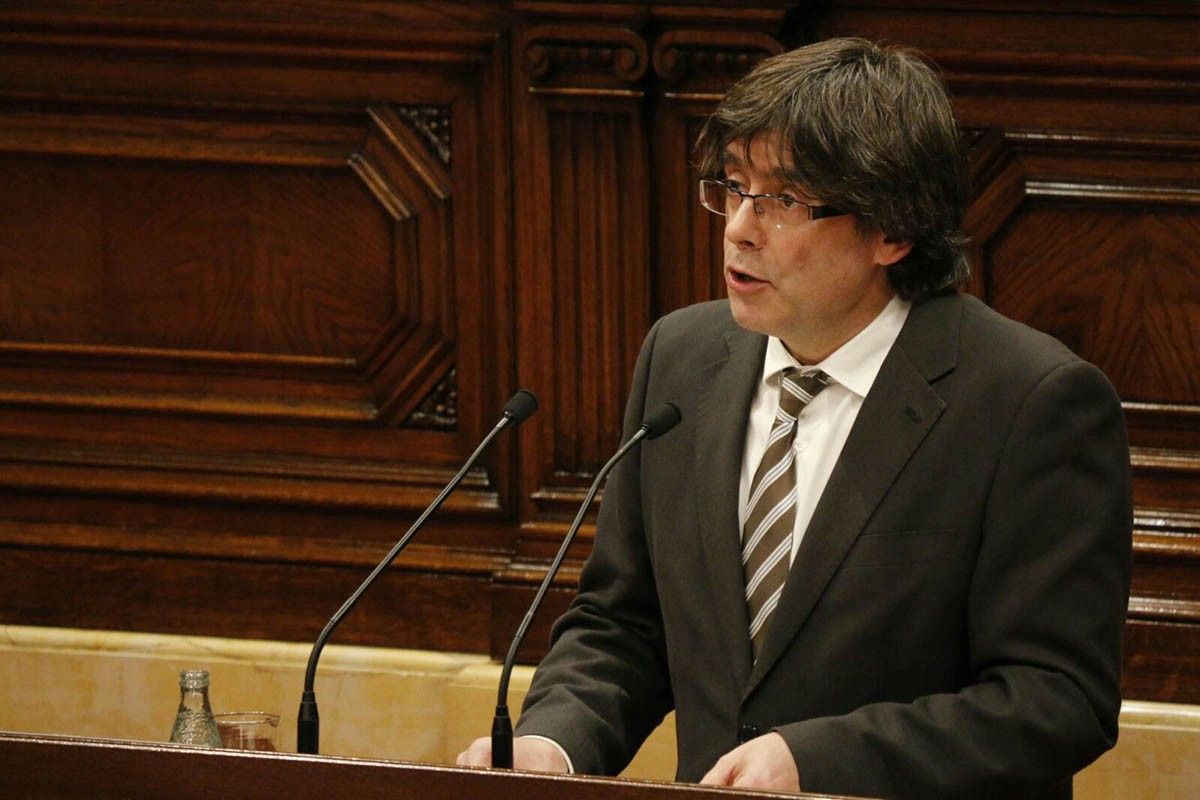 Carles Puigdemont, a la tribuna d'oradors del Parlament