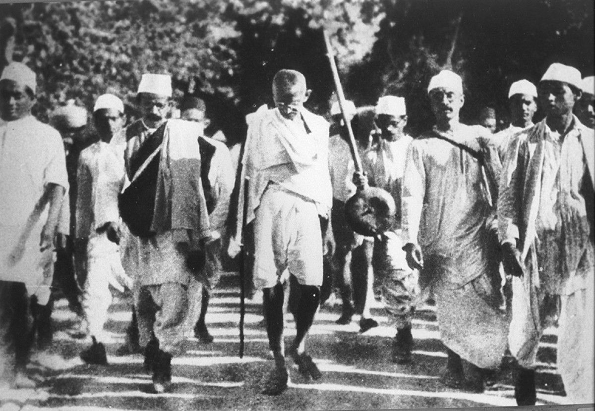 La marxa de la sal, manifestació dirigida per Mahatma Gandhi el 1930