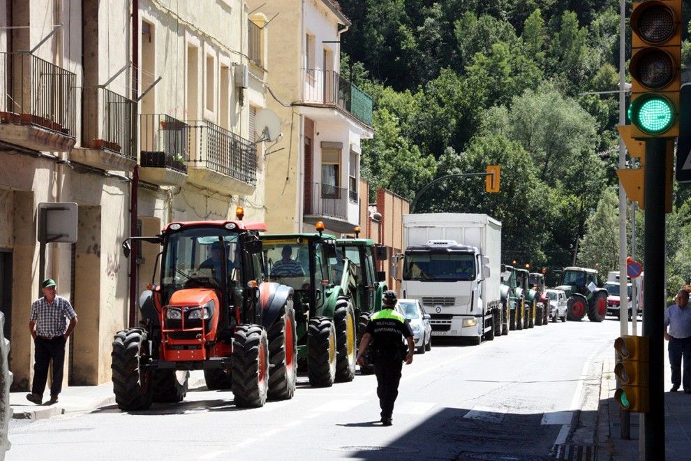 La tractorada ha acabat davant l'oficina comarcal del Departament d'Agricultura a Ripoll