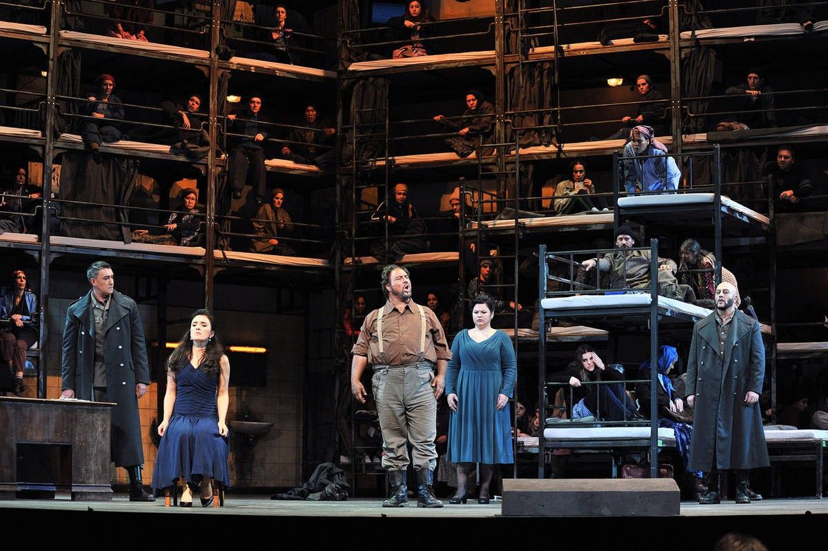 El Liceu estrena un «Otello» més realista, ubicat en un camp de refugiats