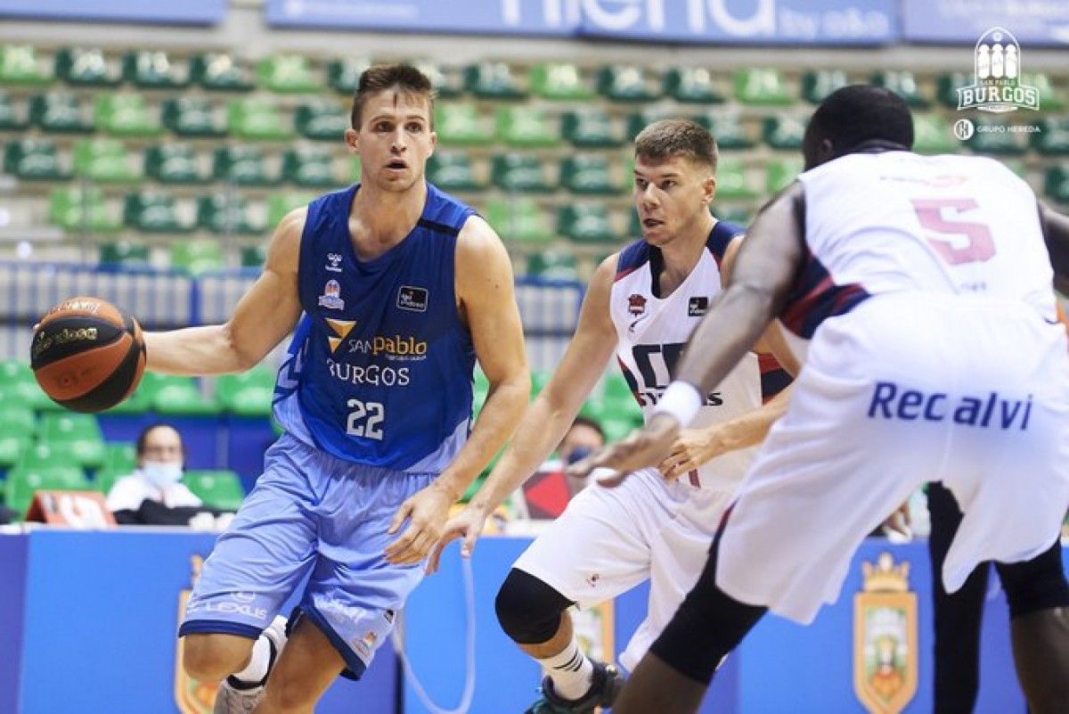 Xavi Rabaseda juga amb el Burgos