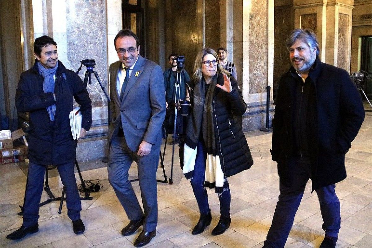 Damià Calvet, Josep Rull, Elsa Artadi i Albert Batet, de Junts per Catalunya, abans de reunir-se amb ERC i la CUP