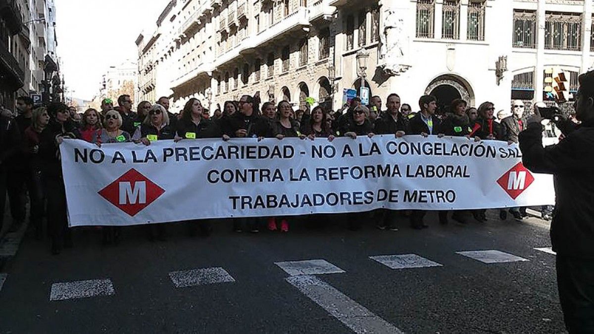 Capçalera de la manifestació de treballadors del metro de Barcelona