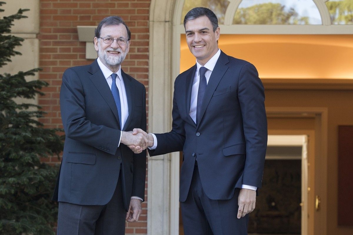 El president espanyol, Mariano Rajoy, amb Pedro Sánchez, a la Moncloa