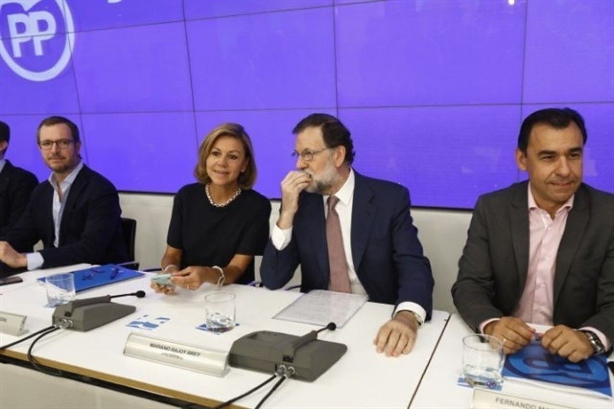 Rajoy en la reunió amb la direcció del PP i els barons territorials.