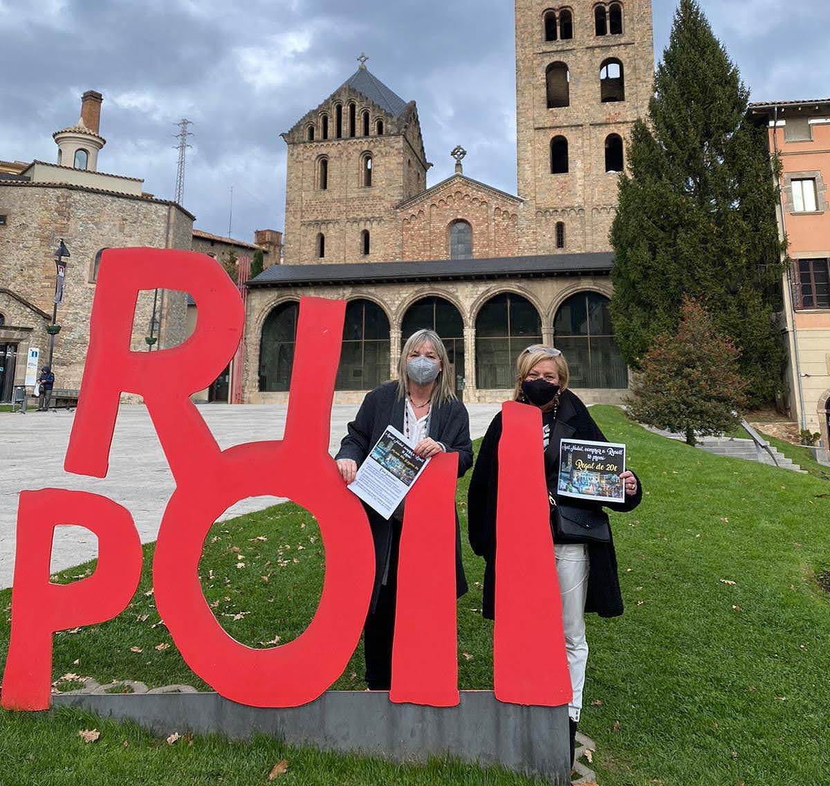 Les regidores Manoli Vega i Montsina Llimós han presentat la campanya de Nadal de Ripoll
