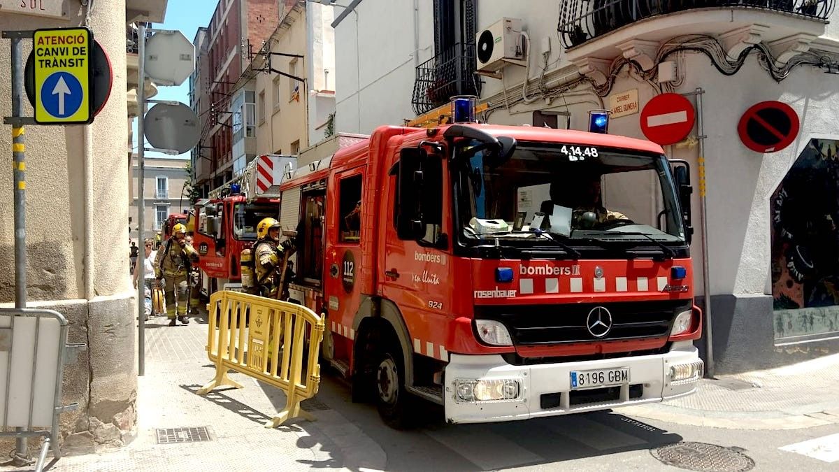 Desplegament dels serveis d'emergències al centre de Sabadell.