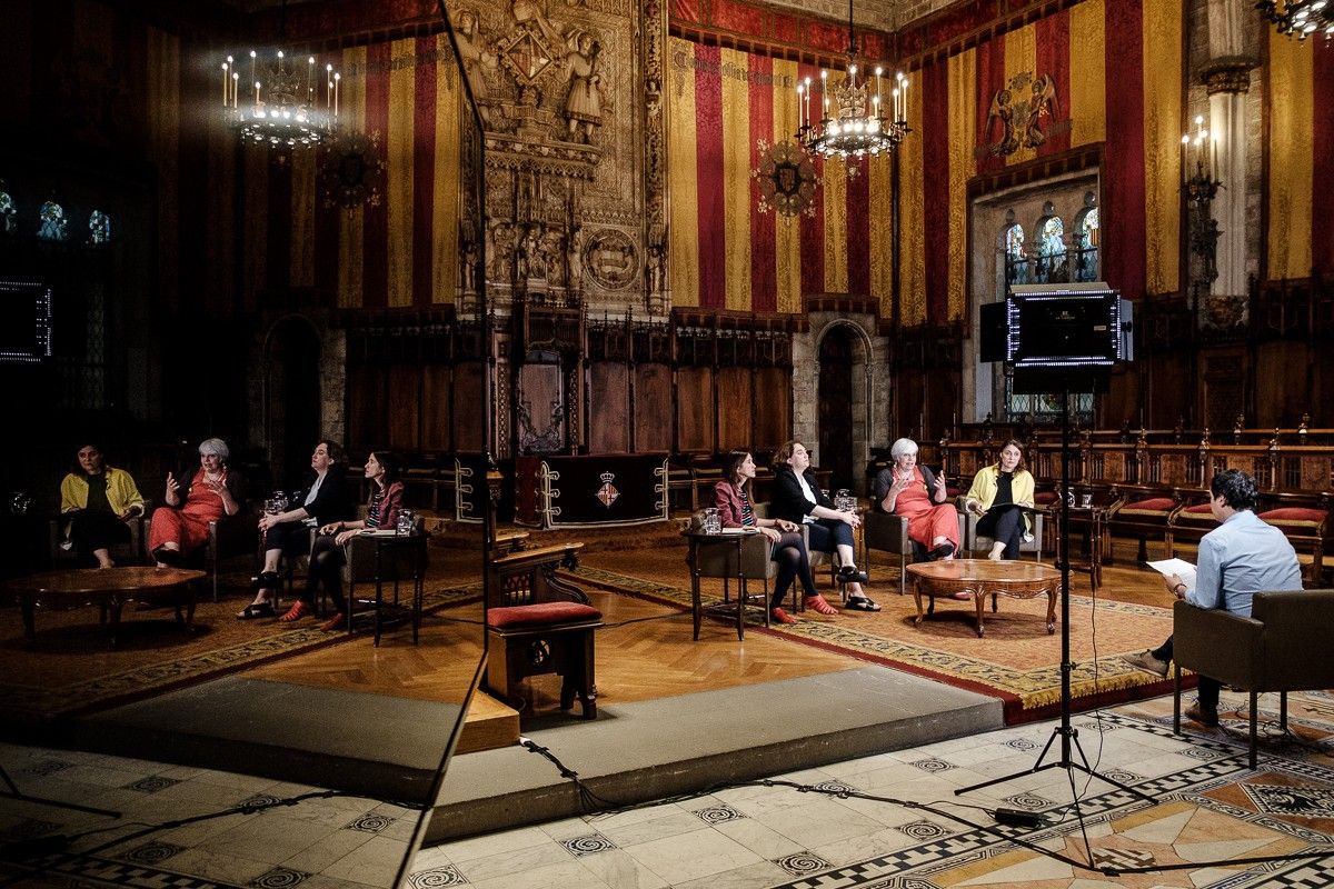 Núria Parlón, Ada Colau, Dolors Sabater i Mercè Conesa al Saló de Cent de l'Ajuntament de Barcelona