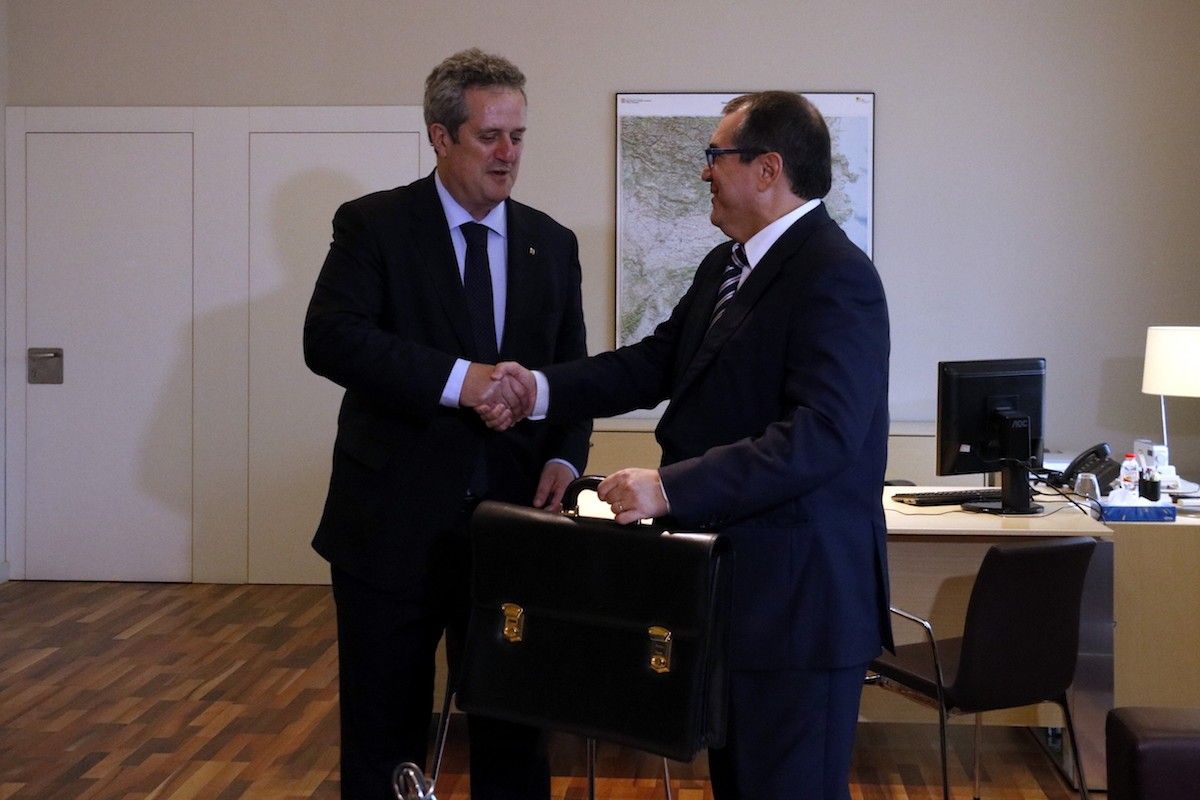 Joaquim Forn va rebre la cartera d'Interior de mans de l'exconseller Jordi Jané