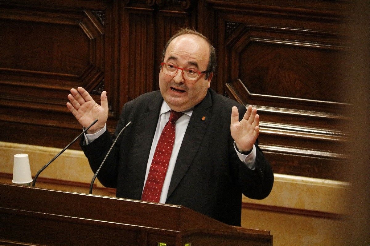 El líder del PSC, Miquel Iceta, durant el ple al Parlament