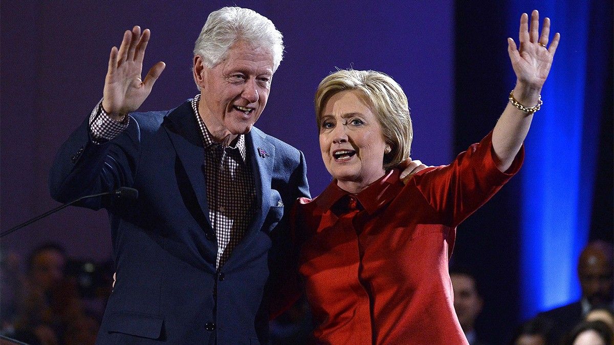 Els Clinton celebrant el resultat als caucus de Nevada