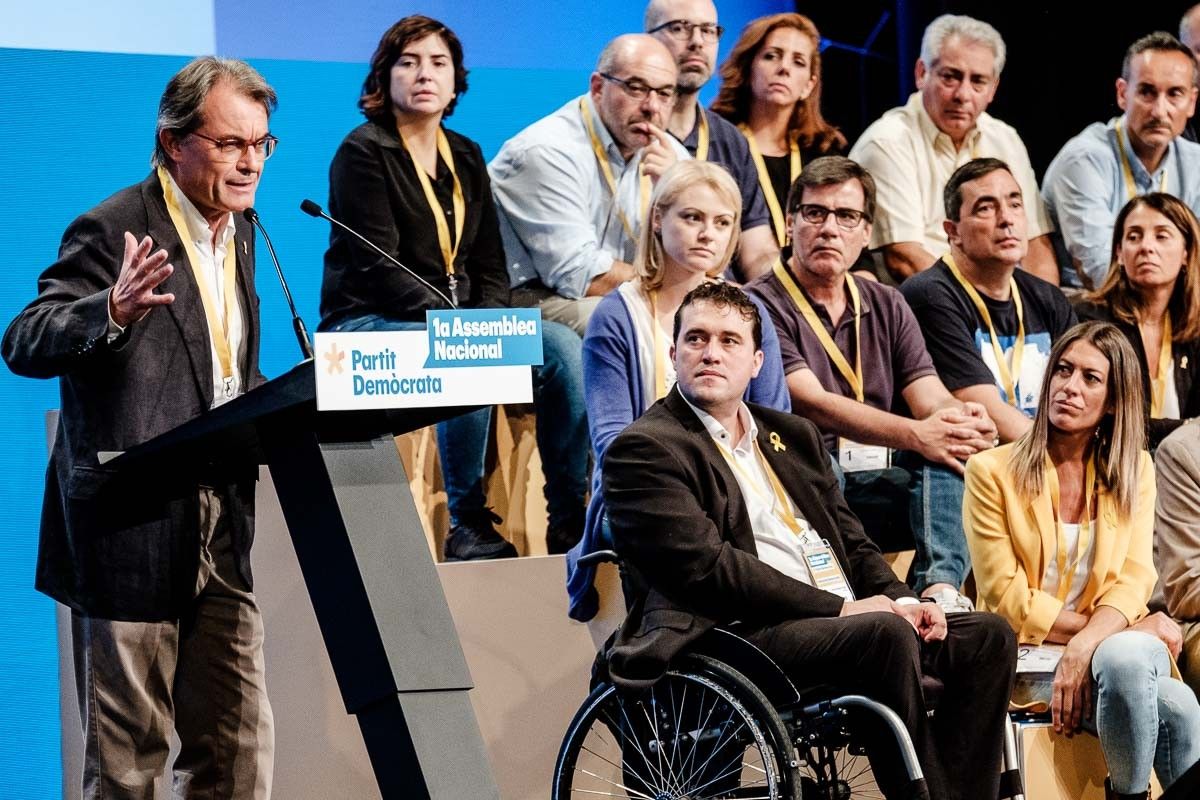 Artur Mas, al costat de David Bonvehí, a l'assemblea del PDECat que va suposar el relleu de Marta Pascal.