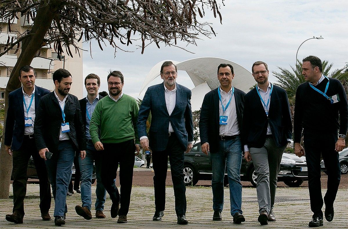 La cúpula del PP, liderada per Mariano Rajoy, arribant a l'escola d'hivern del partit