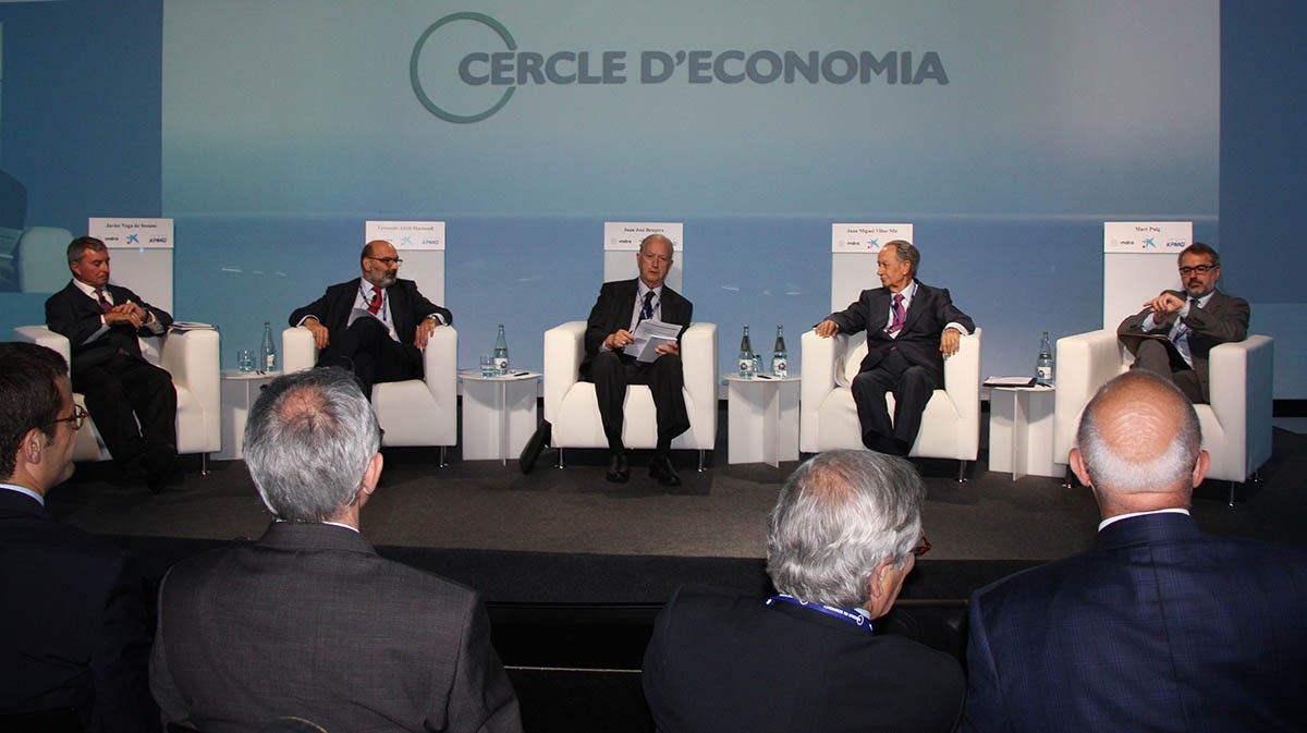 Juan José Brugera, moderant un debat al Cercle d'Economia