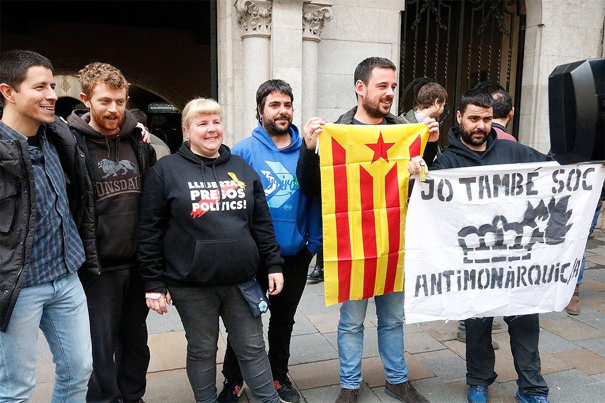 Algun dels encausats per cremar fotos del rei, aquest dimarts a Girona