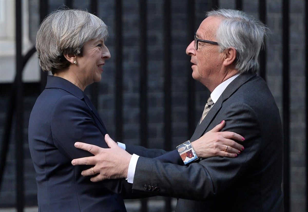 Theresa May i Jean-Claude Juncker en una trobada a Londres. a Londres. 
