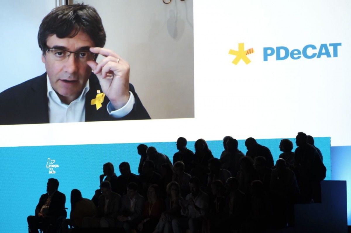Carles Puigdemont, en un missatge enregistrat difós davant l'assemblea del PDECat