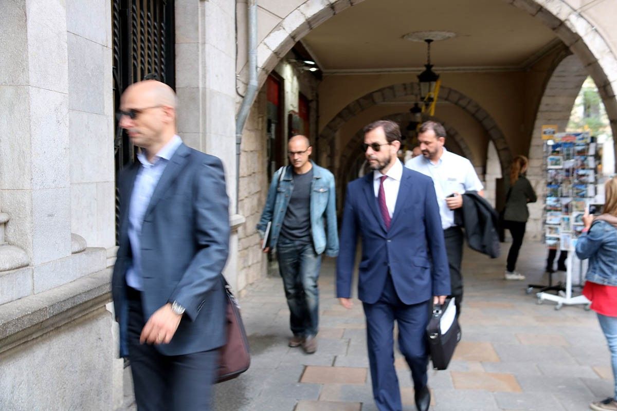 El fiscal anticorrupció, José Grinda, arribant a l'Ajuntament de Girona
