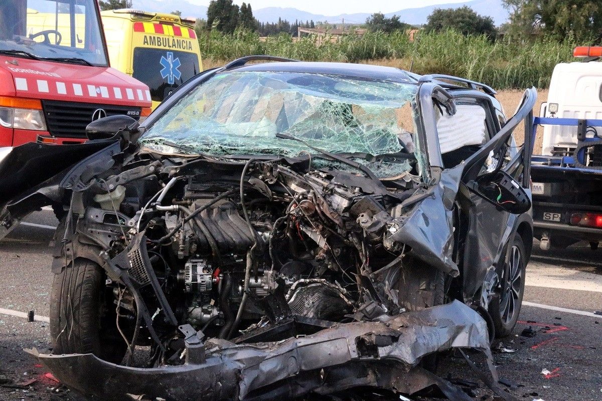 Així ha quedat el cotxe en l'accident de Torroella de Fluvià