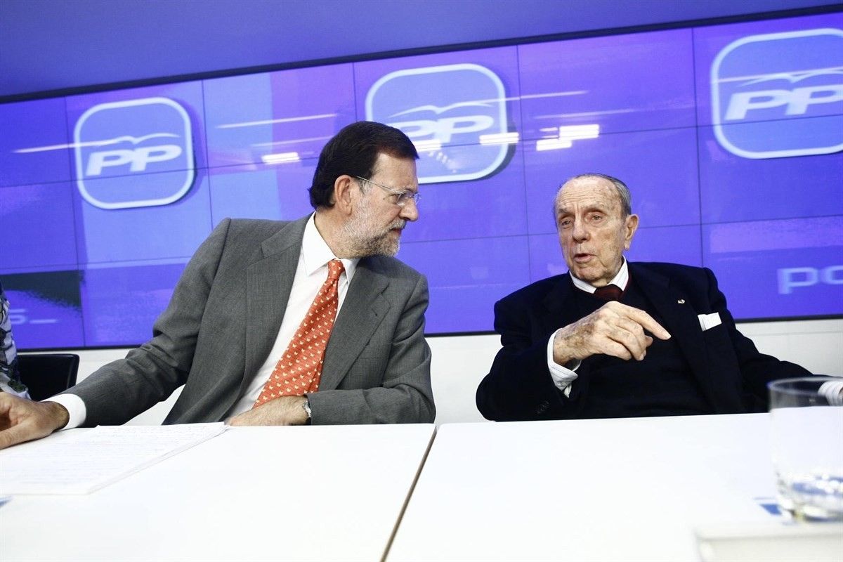 Rajoy amb Fraga en una reunió de la direcció del PP.