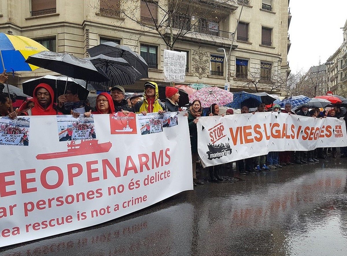 Concentració a Barcelona en suport a la ONG Proactiva Open Arms