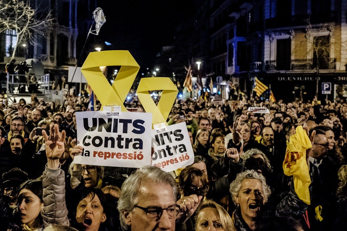 Missatges en contra de la repressió, en una manifestació a Barcelona