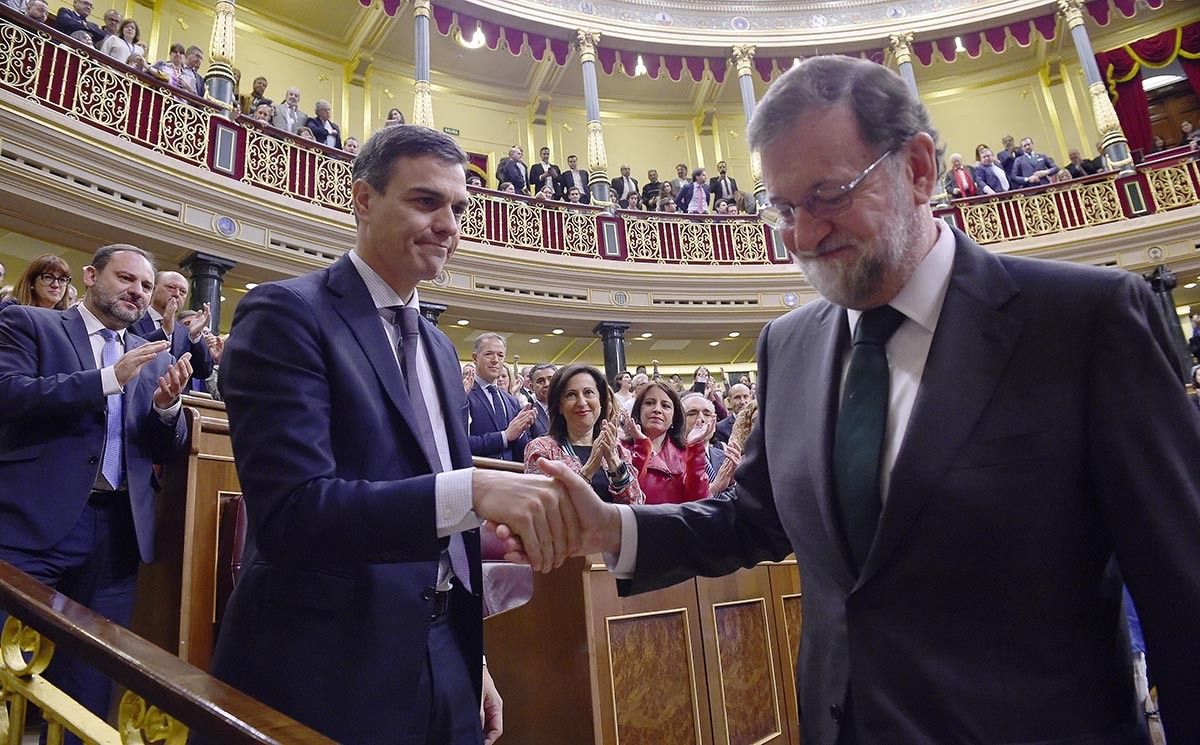 Sánchez i Rajoy, just després de la moció de censura.