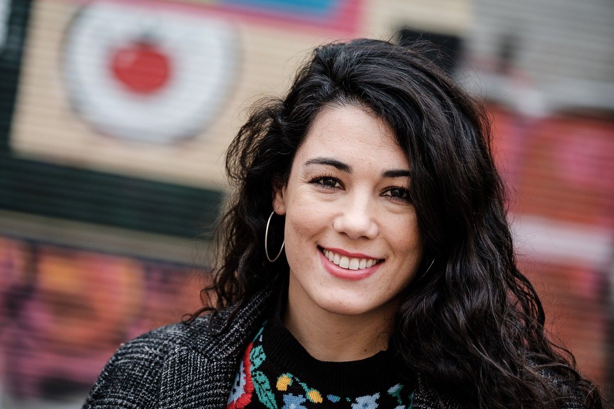 Clara Querlató, una jove autora que debuta amb «El que pensen els altres»