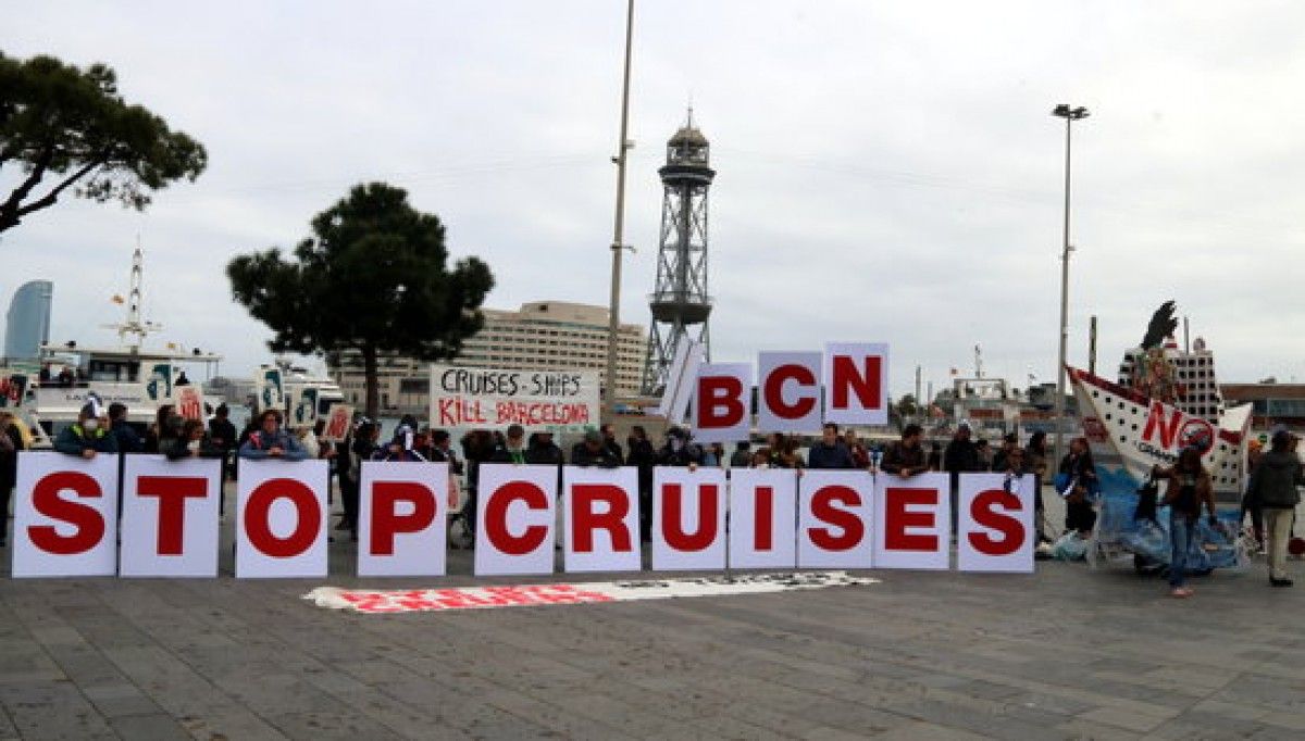 Manifestació contra el turisme de creuers a Barcelona. 