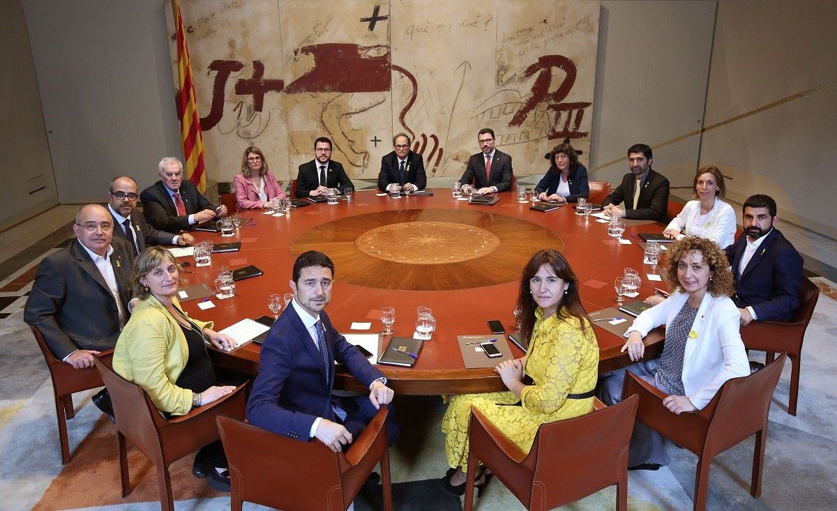 Primera reunió del nou Govern, el dia 2 de juny, al Palau de la Generalitat