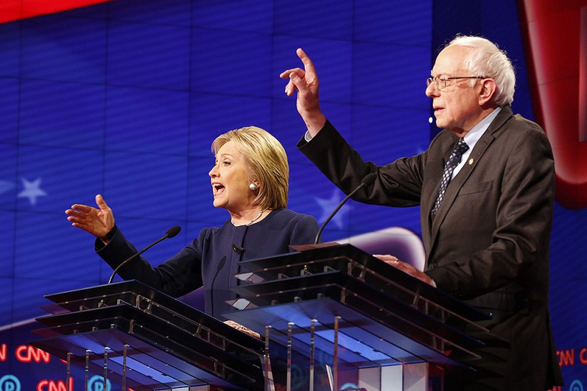 Hillary Clinton i Bernie Sanders en un debat a la cadena CNN