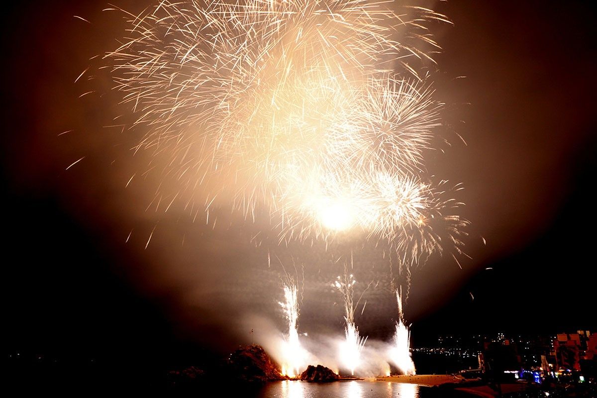 Primera nit del concurs de focs d'artifici de la Costa Brava