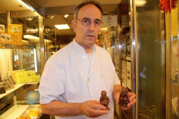 El pastisser gironí Frederic Faure ha creat aquest 2009 les figures de xocolata de Pep Guardiola i el personatge de llegenda gironí, el Tarlà.