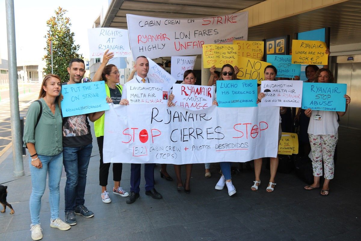 Treballadors afectats per la decisió de Ryanair a l'Aeroport de Girona Costa Brava.