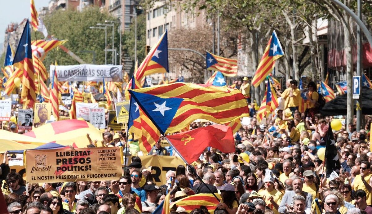 Els manifestants omplen el Paral·lel de Barcelona