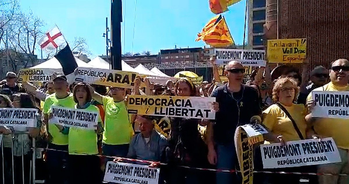 Els manifestants omplen els carrers de Barcelona