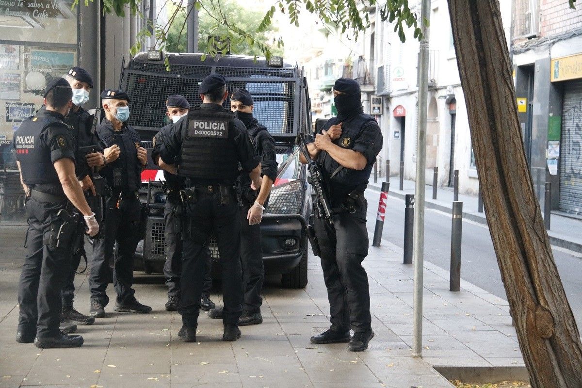 Els Mossos, durant l'operatiu antiterrorista