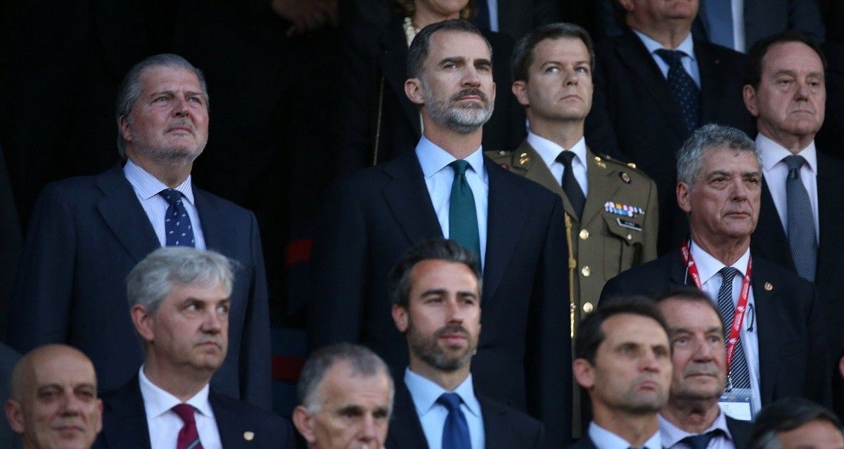 Felip VI i Íñigo Méndez de Vigo a la llotja en la final de la Copa del Rei de l'any passat.