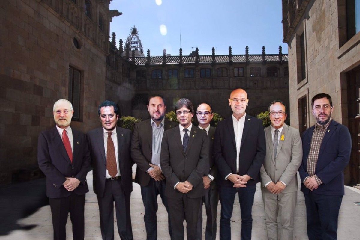 Muntatge de les ADIC amb els membres del Govern a Palau, per Sant Jordi.